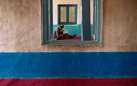 La passione universale per la lettura negli scatti di Steve McCurry