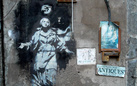 Una teca per proteggere l'opera napoletana di Banksy