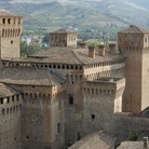 Tutti i colori del pennello / Vedere oggi, come nel Quattrocento, i decori esterni della rocca di Vignola