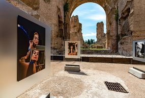 Alle Terme di Caracalla la fotografia d'autore è nel segno di Narciso